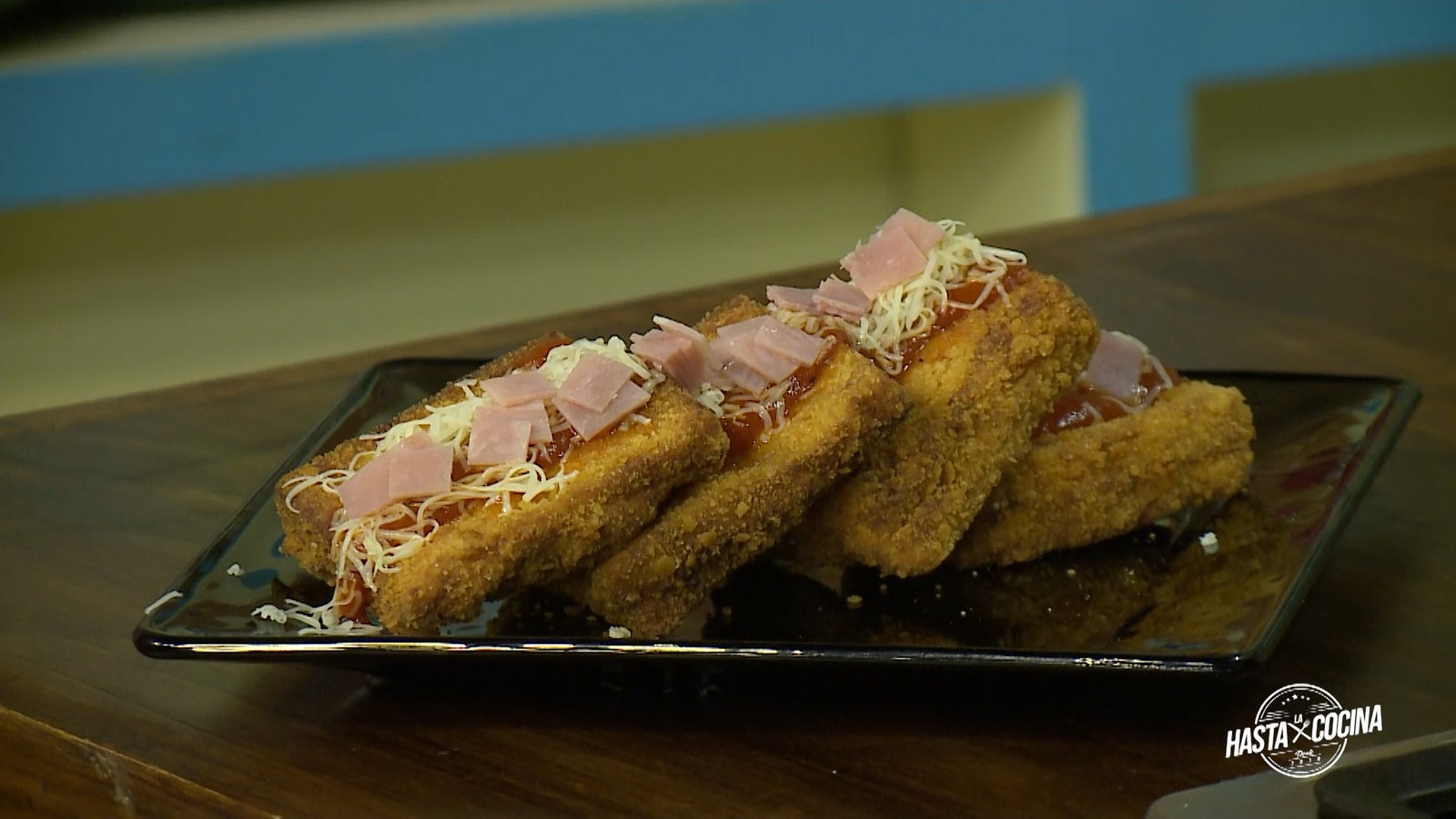 Bocaditos de queso con jamón y salsa italiana