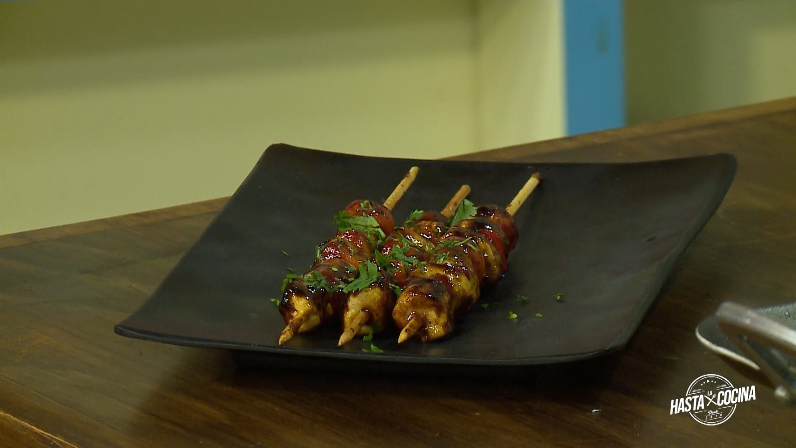 Brochetas con salsa BBQ