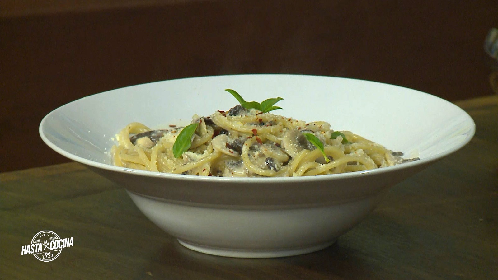 Espagueti con crema de champiñones