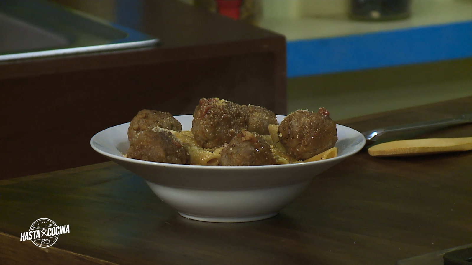 Pasta con albóndigas