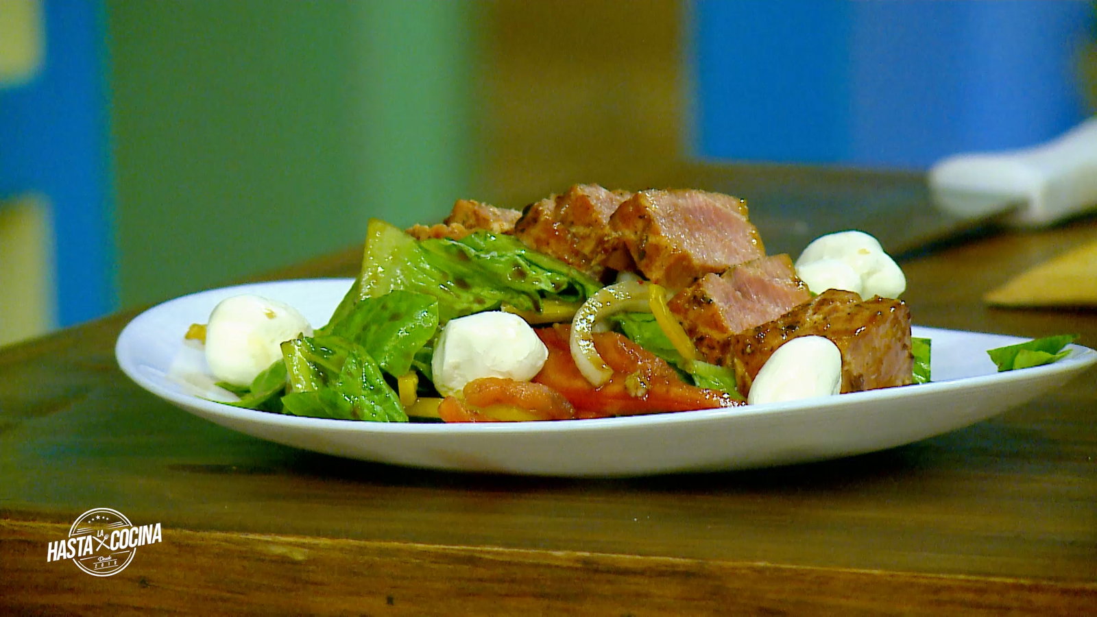 Ensalada con atún sellado